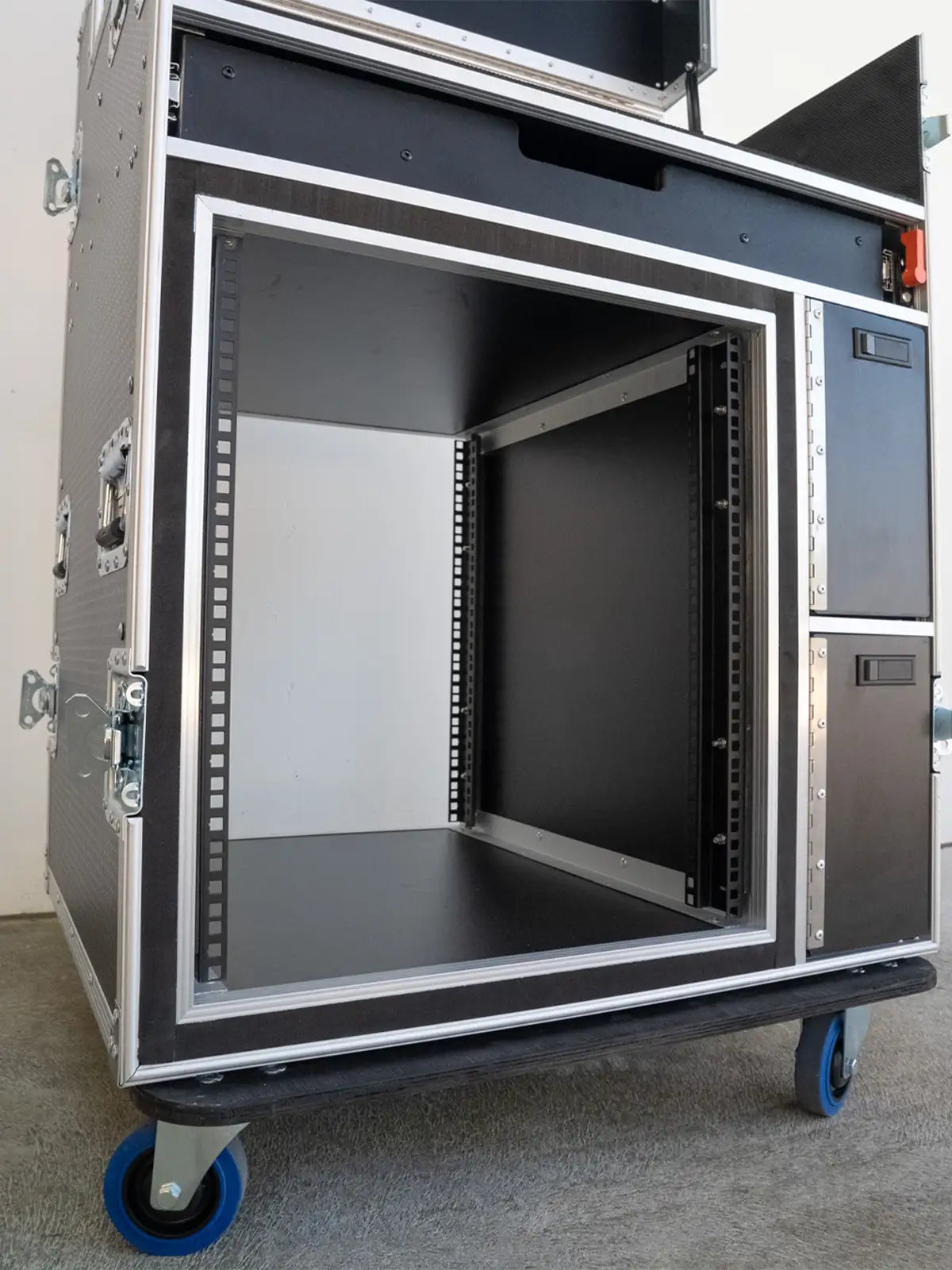 12RU Shockproof Rack on Single Monitor Broadcast Workstation Road Case