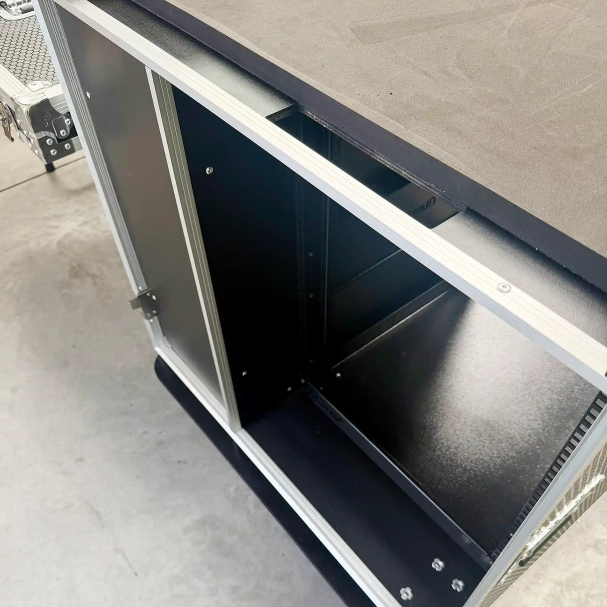 Cable feed and rear rack space on Titan AV Mixer Workstation Flight Case with 12RU Shockproof Rack & Table