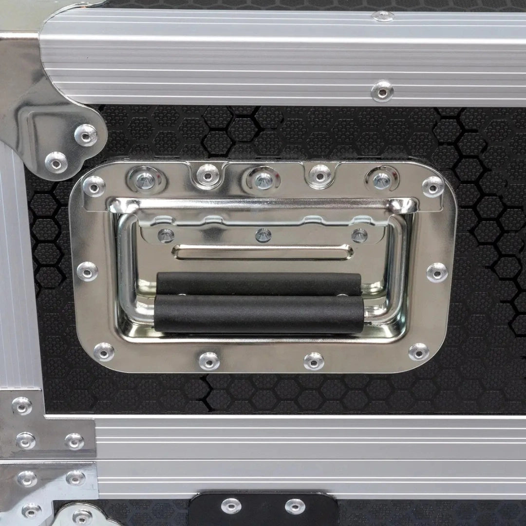 Handle on Behringer Wing Case
