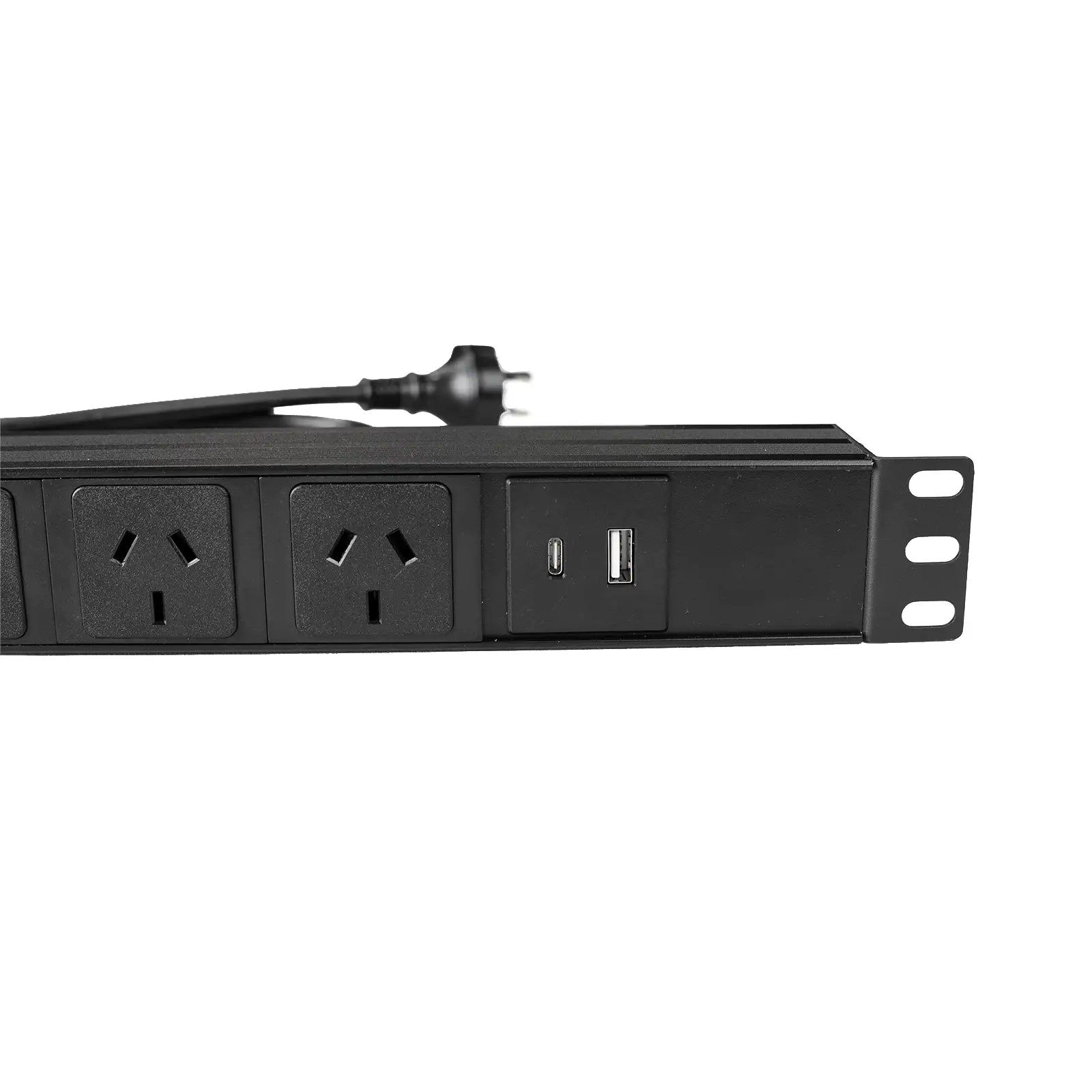 Titan AV 1RU 6 way PDU with USB & USB-C