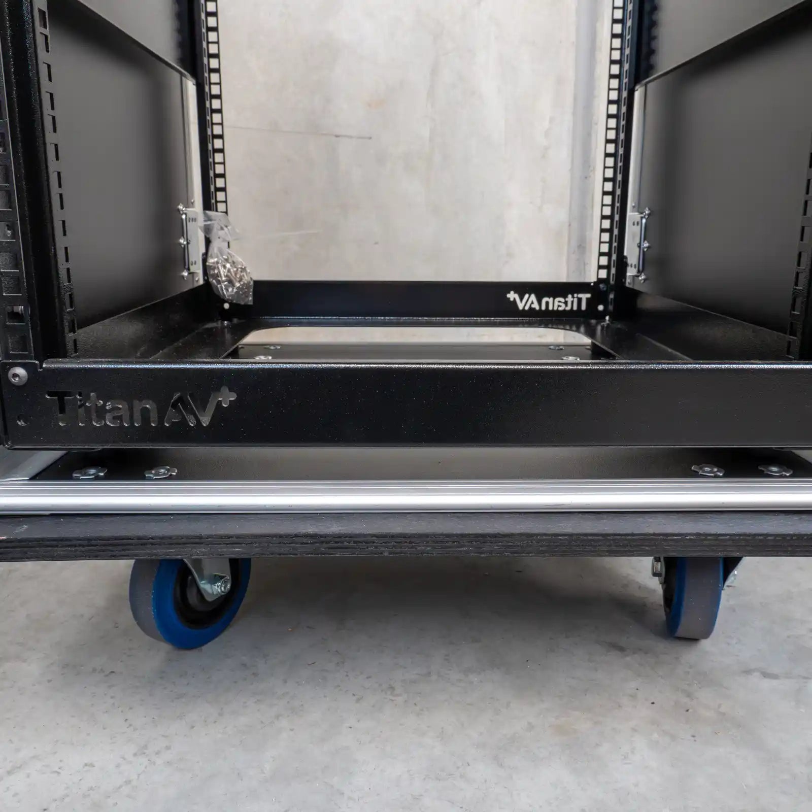 14RU Shock Rack Case with Wheels, 550mm Deep